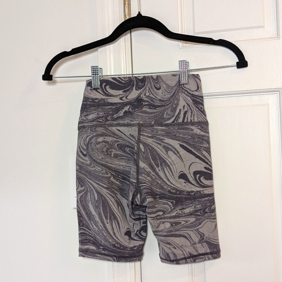NWT Athleta Transcend 7 Inch Biker Short in Marble Violet Yoga | Women's XS - Picture 8 of 9